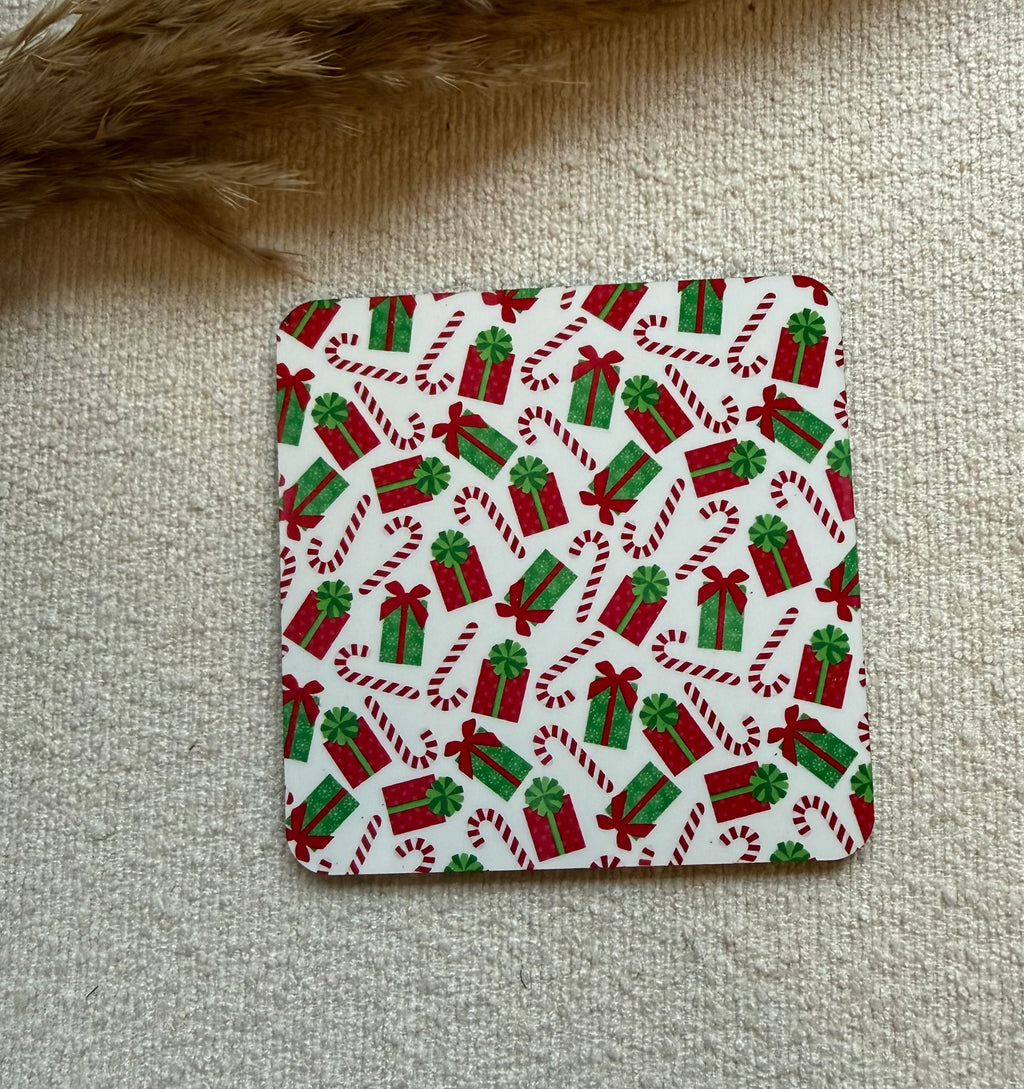 kerst onderzetters, kerst decoratie, cadeautjes print, candy cane coaster, feestelijke tafel accessoires, kerst cadeau idee, kersttafel decoratie