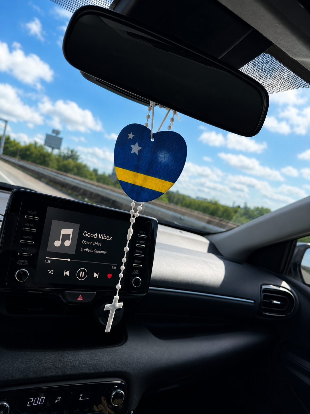 Curaçao hart autohanger met Curaçao vlag design Curaçao auto accessoire in hartvorm