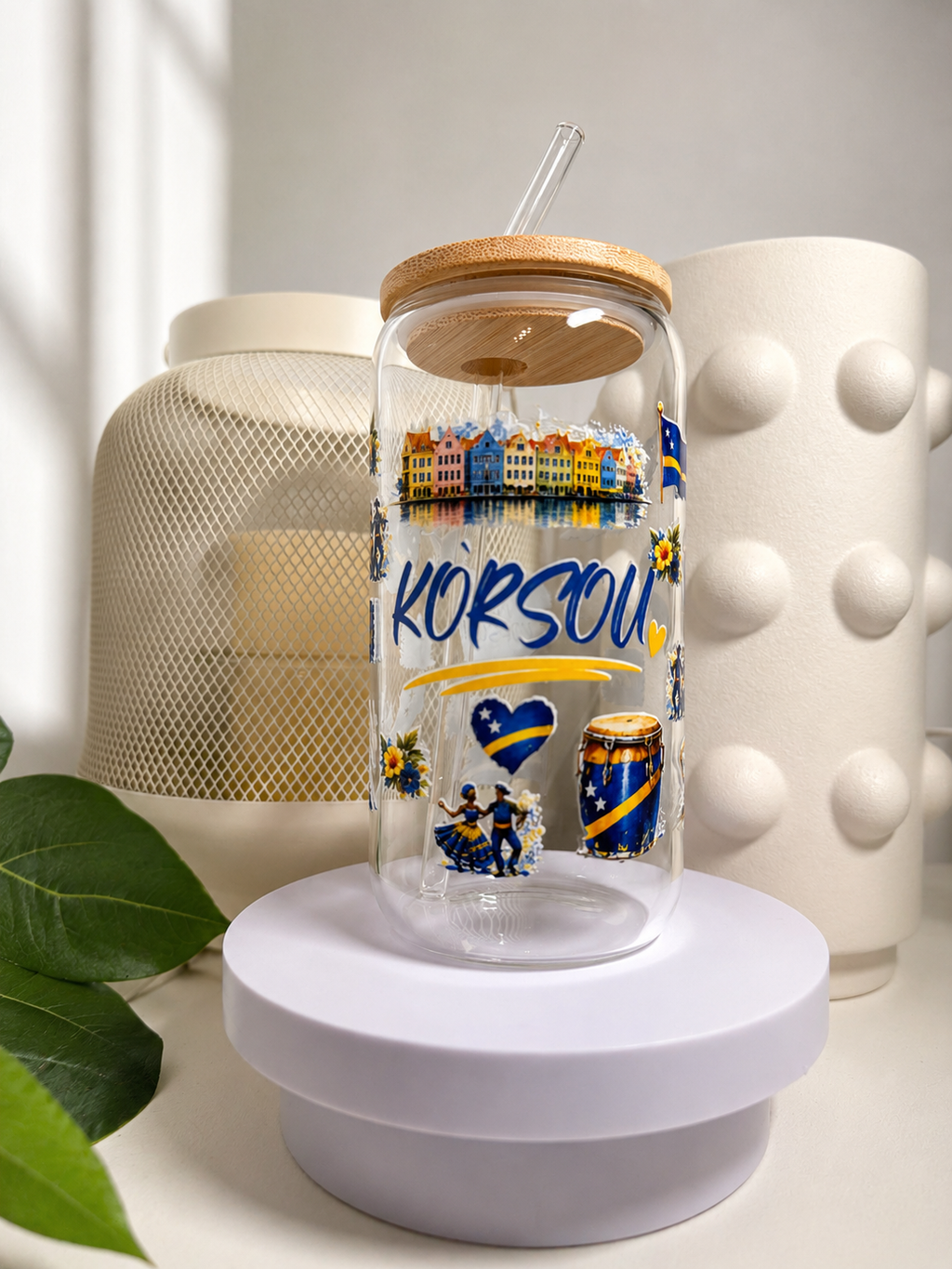 Kòrsou beker, Curaçao glas, Curaçao tumbler, Kòrsou cup, Curaçao cadeau, Handelskade Curaçao, Curaçao souvenir, iced coffee glas, glazen beker met rietje, Curaçao merchandise, Kòrsou cadeau, Curaçao drinkglas, Caribbean gift, Curaçao drink cup, gepersonaliseerd Curaçao glas. korsou, Curacao