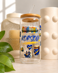 Kòrsou beker, Curaçao glas, Curaçao tumbler, Kòrsou cup, Curaçao cadeau, Handelskade Curaçao, Curaçao souvenir, iced coffee glas, glazen beker met rietje, Curaçao merchandise, Kòrsou cadeau, Curaçao drinkglas, Caribbean gift, Curaçao drink cup, gepersonaliseerd Curaçao glas. korsou, Curacao
